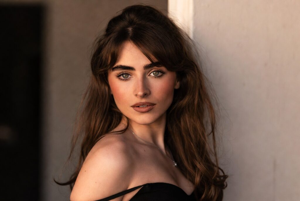 how much does sabrina carpenter weigh