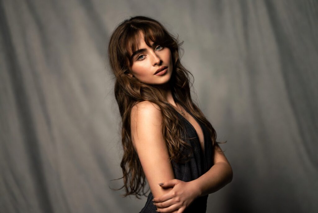 how much does sabrina carpenter weigh